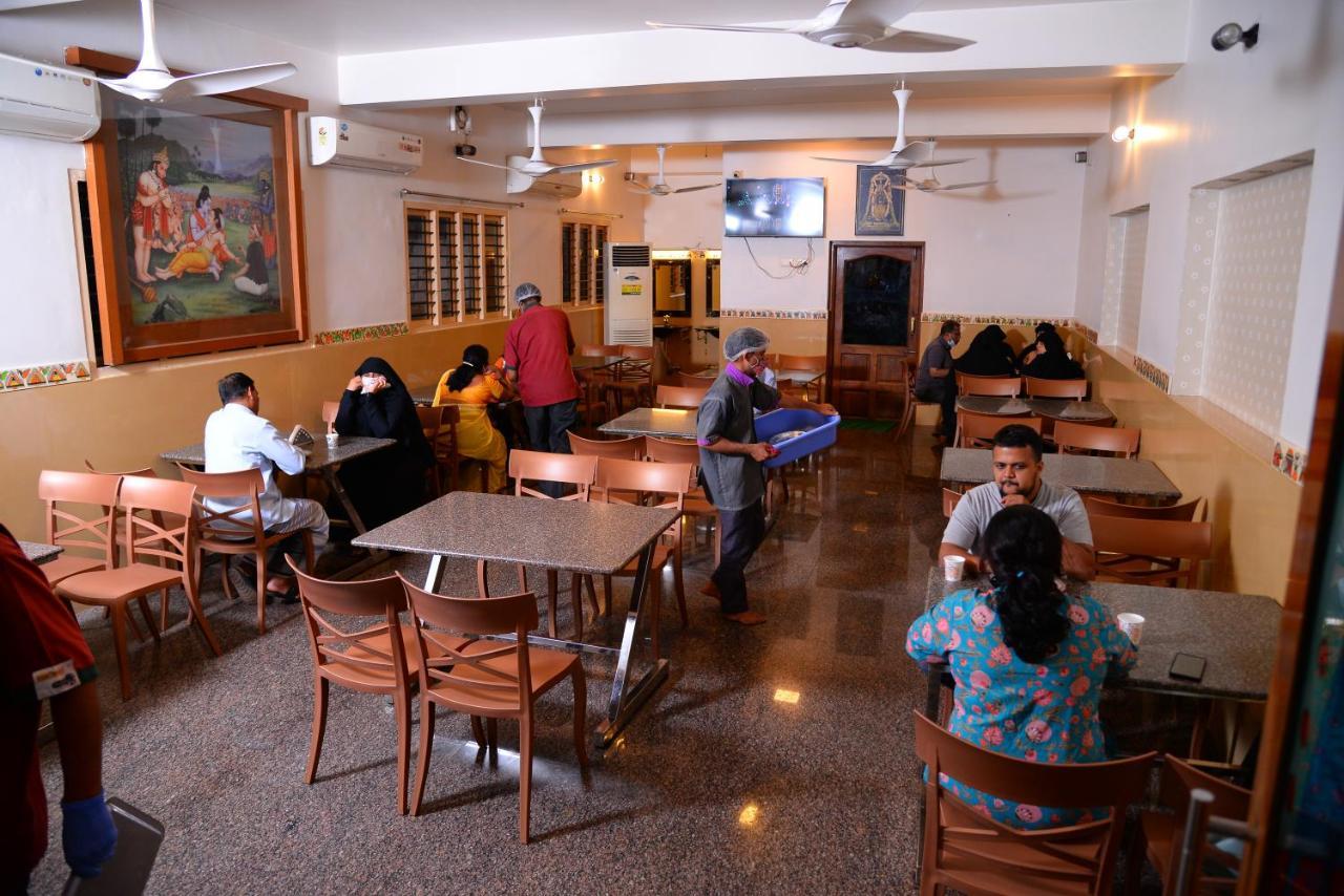 Parijatha Lodge กุนดาปูร์ ภายนอก รูปภาพ