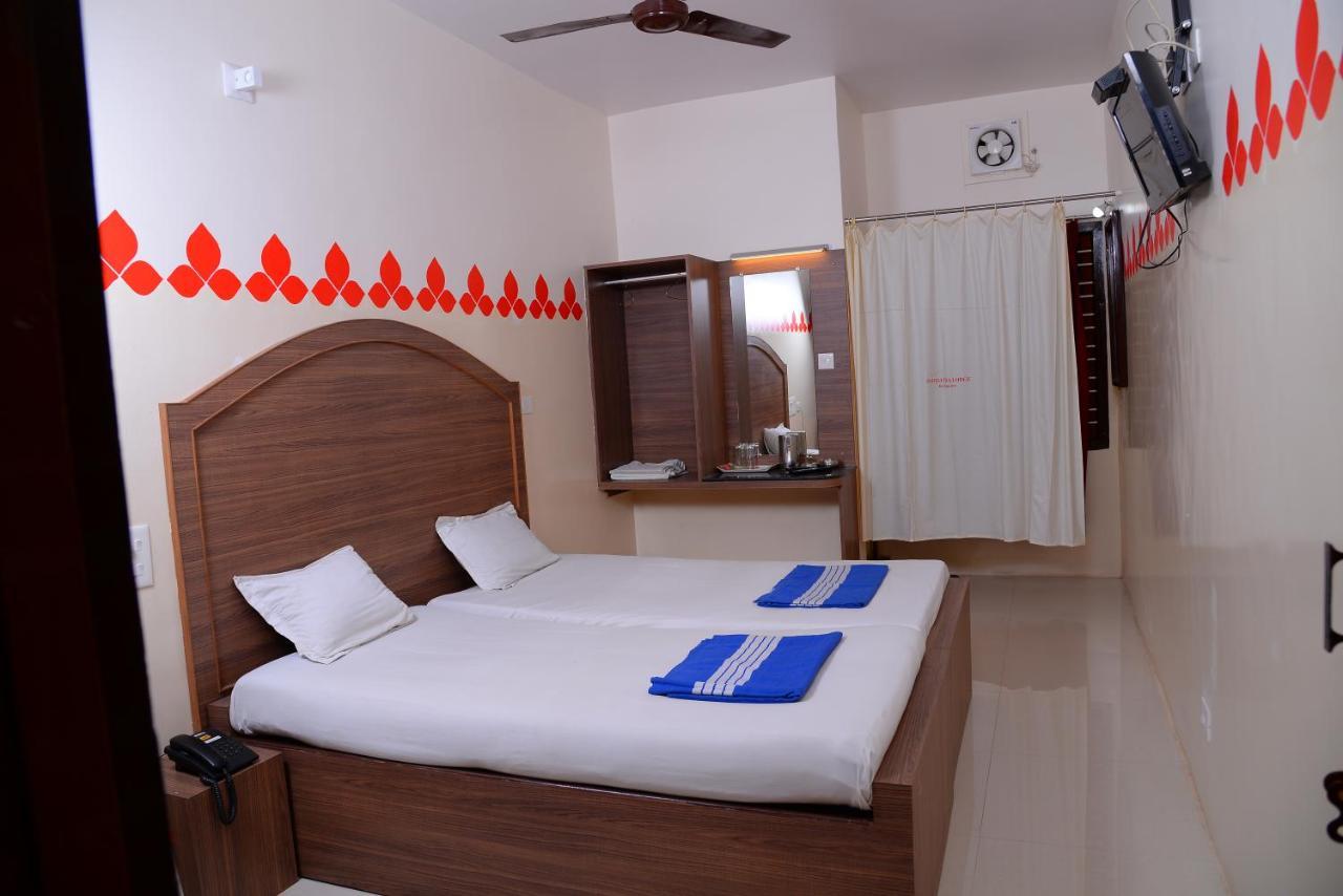 Parijatha Lodge กุนดาปูร์ ภายนอก รูปภาพ