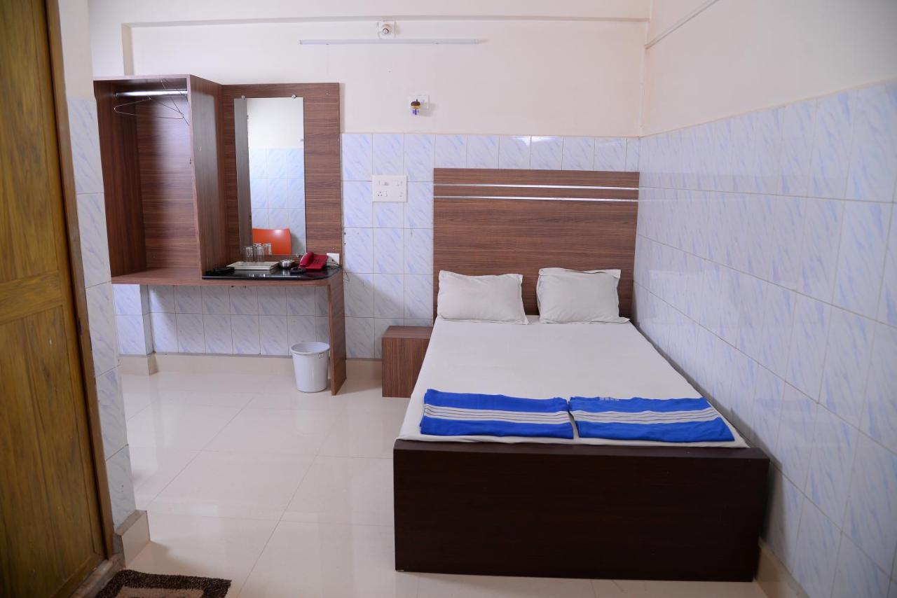Parijatha Lodge กุนดาปูร์ ภายนอก รูปภาพ