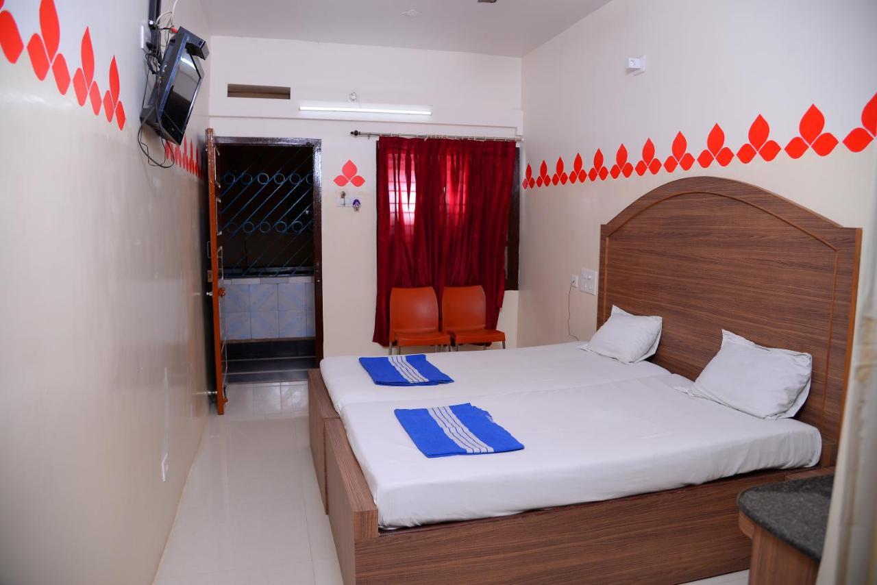 Parijatha Lodge กุนดาปูร์ ภายนอก รูปภาพ